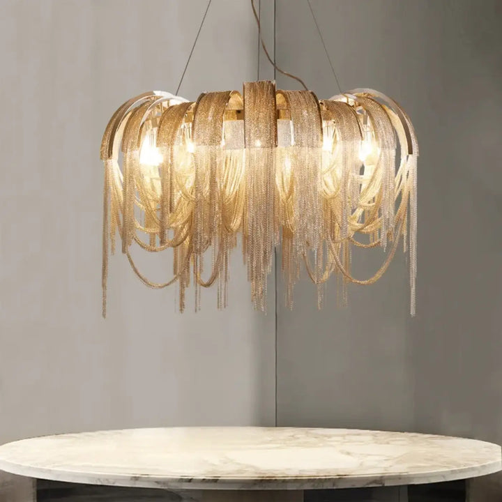Suspension Moderne Dorée À Franges Élégante Et Tendance Style