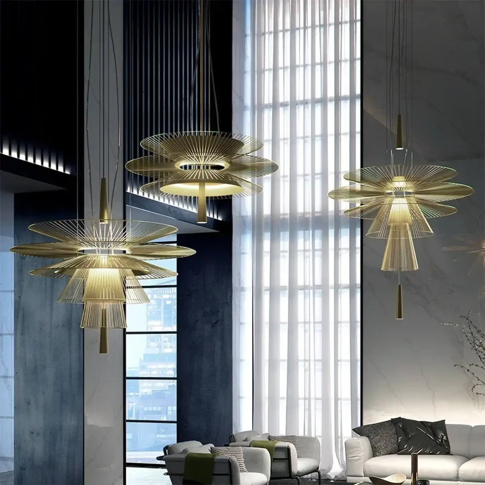 Suspension moderne filaire à étages design sculptural

