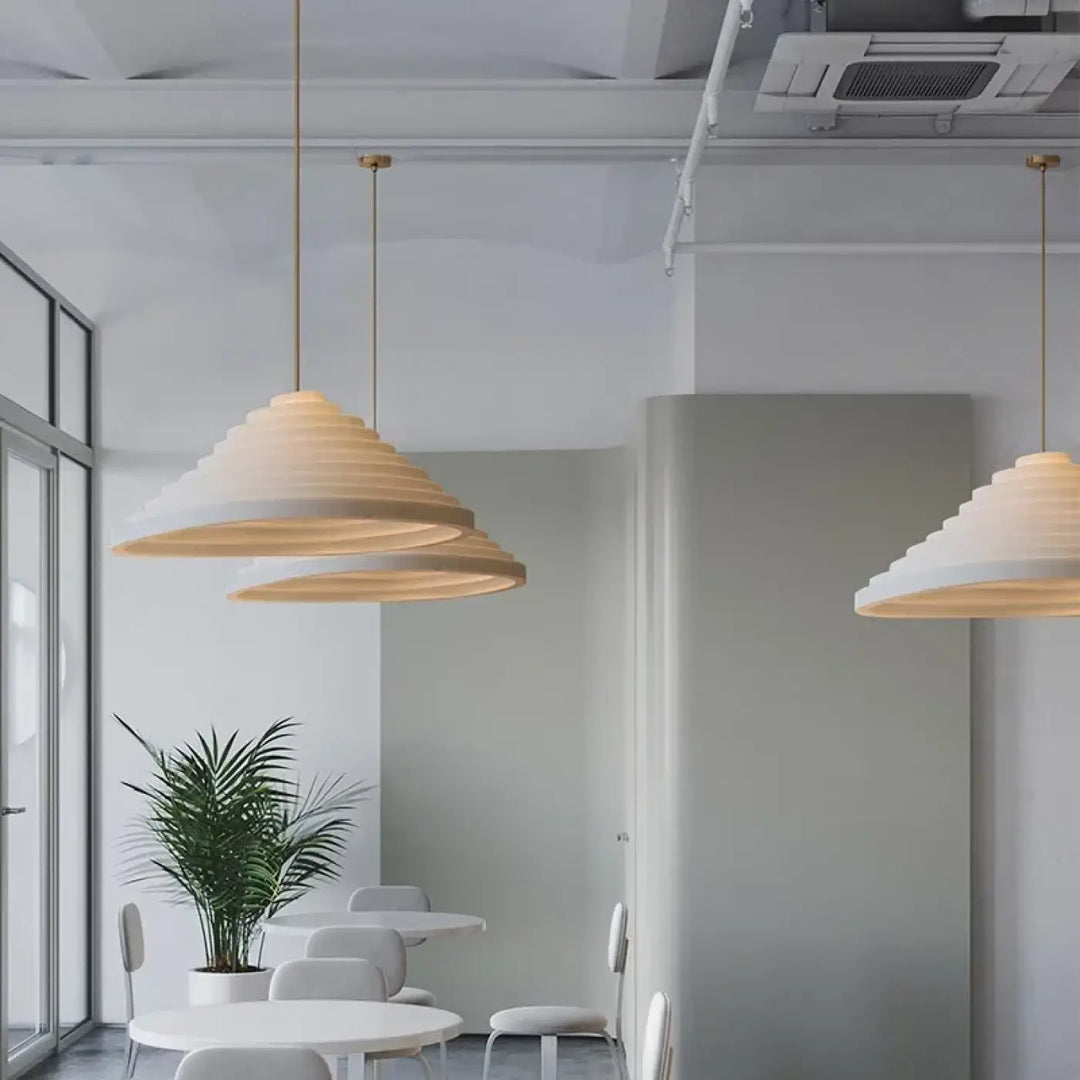 Suspension moderne en spirale conique style architectural

