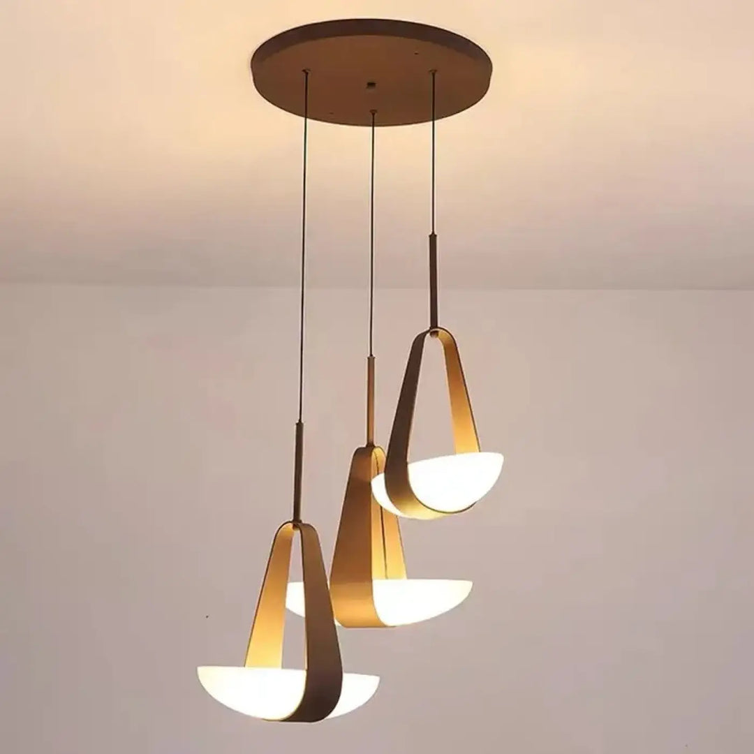 Suspension moderne trois bras métal noir et verre opalin

