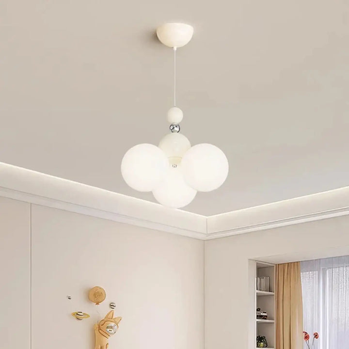 Suspension Moderne Trois Globes Blancs Style Ludique Enfantin

