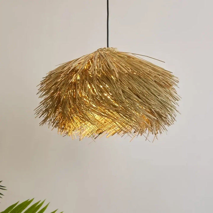 Suspension en paille naturelle style bohème chic lumineux

