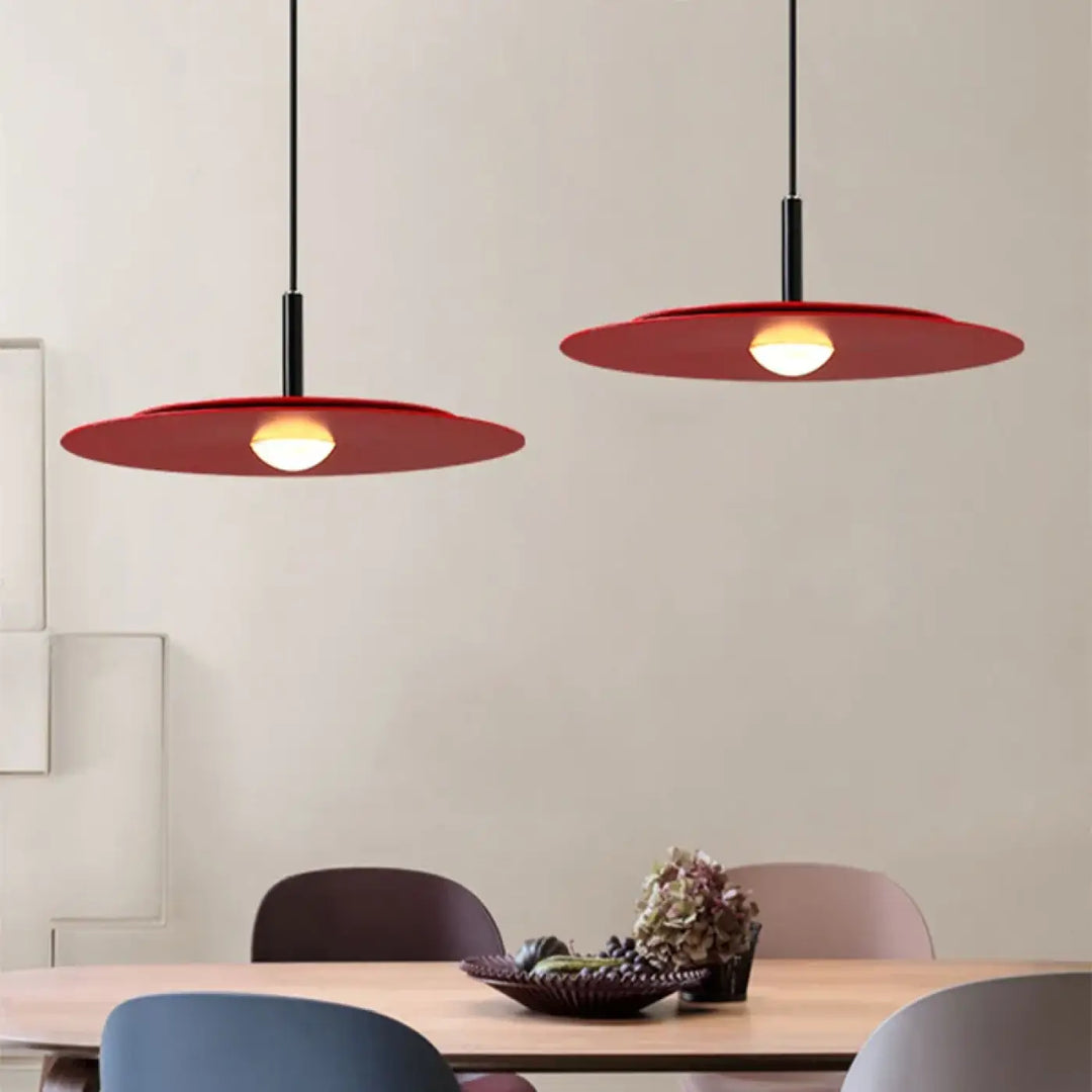 Suspension plate design métal noir et rouge pour salle à manger