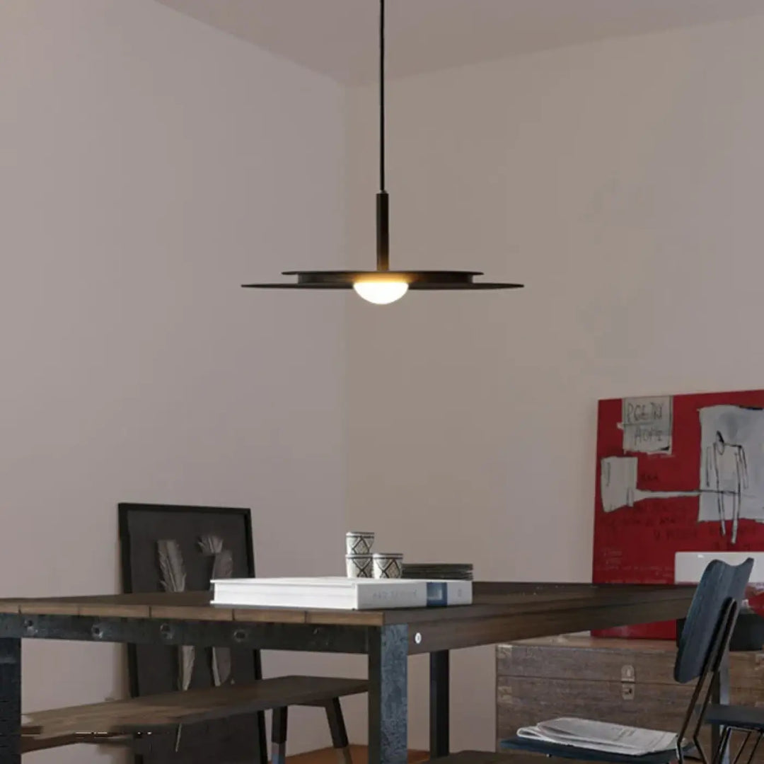 Suspension plate design métal noir et rouge pour salle à manger