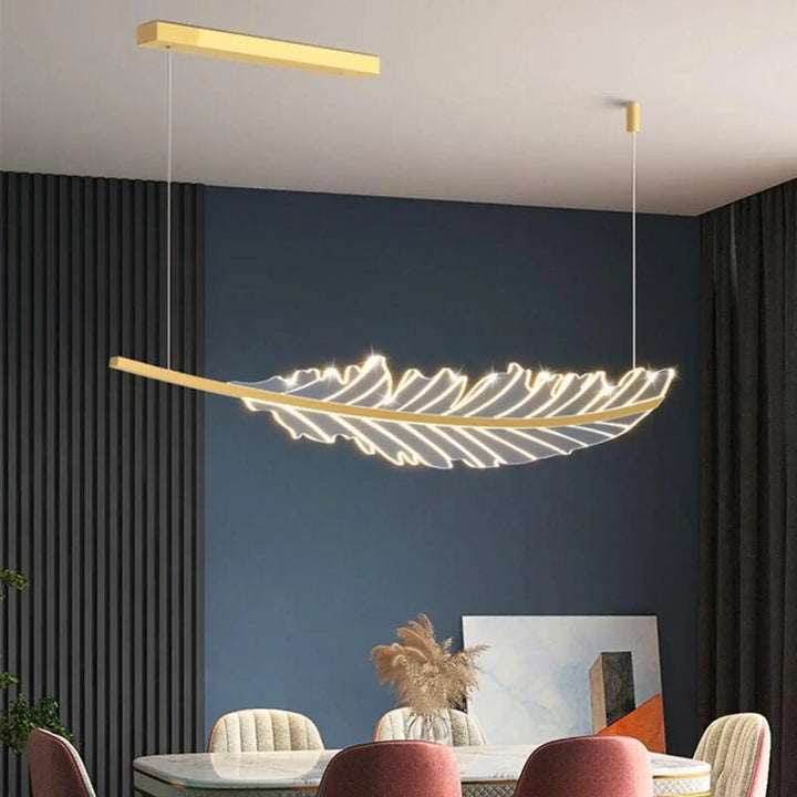 Suspension Plume Dorée en Acrylique Élégante