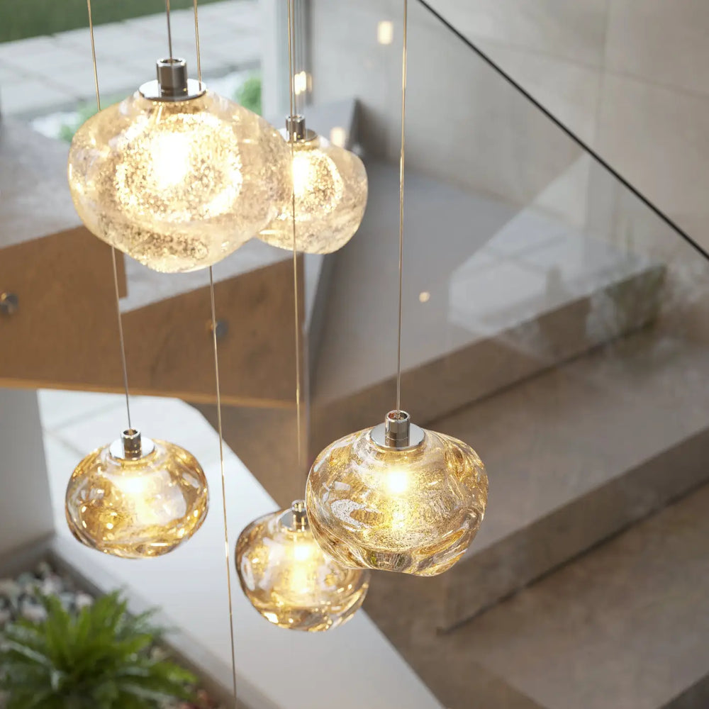Suspension luminaire collection raw en verre soufflé doré texturé avec fixations métalliques élégantes