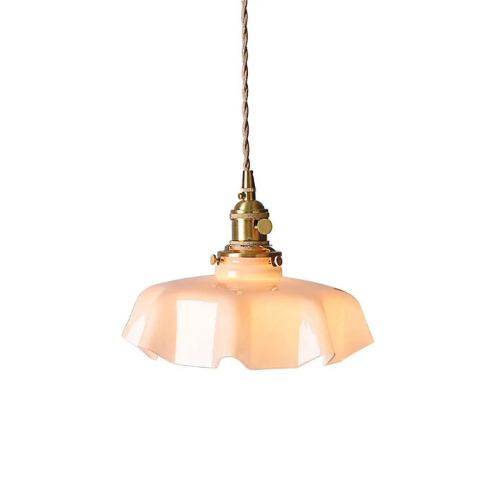 Suspension rétro en verre ondulé rose et laiton vieilli

