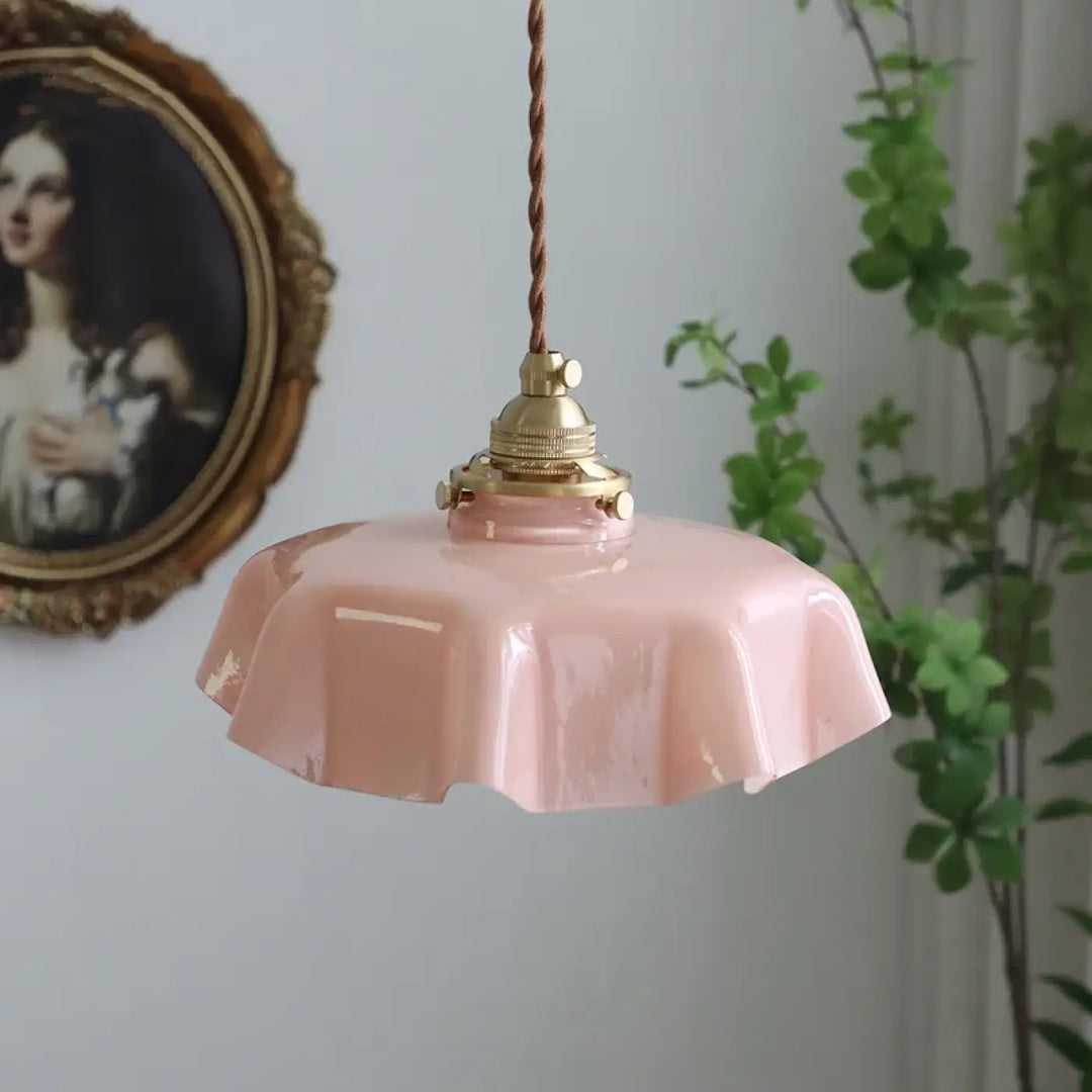 Suspension Rétro En Verre Ondulé Rose Et Laiton Vieilli