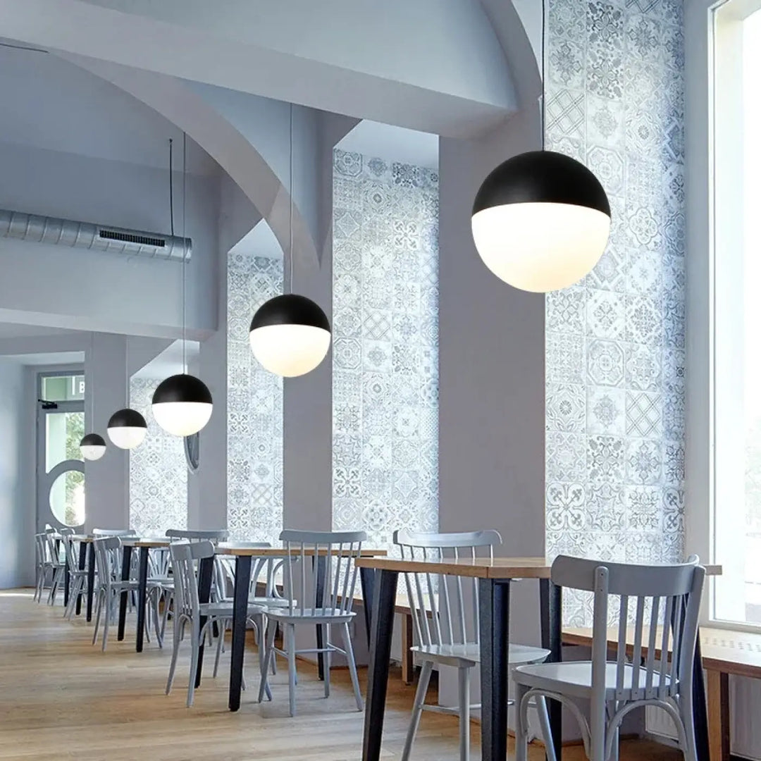 Suspension luminaire ludi avec boules noires et blanches suspendues pour décoration intérieure suspension scandinave moderne plus qu un