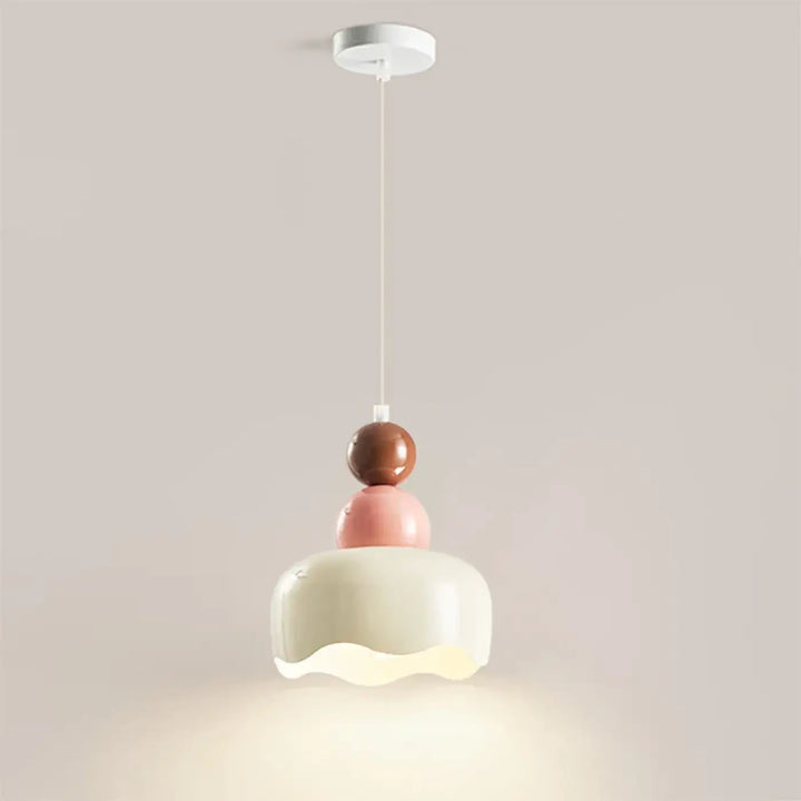 Suspension luminaire en céramique pastel style nordique avec étages sphériques crème, rose et marron design macaron esthétique douce