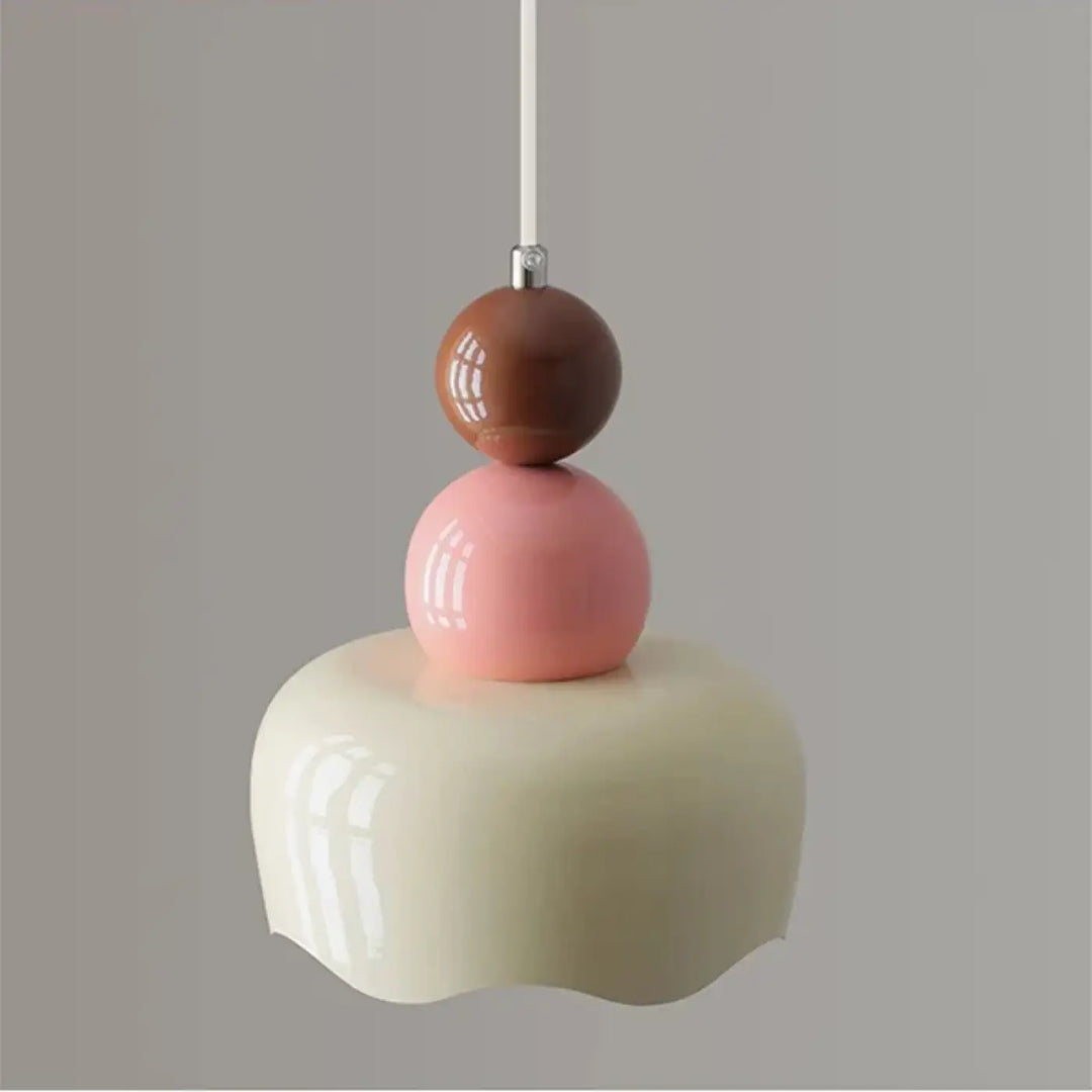 Suspension luminaire creme style nordique avec abat-jour pastel empilés crème rose et marron design macaron esthétique douce