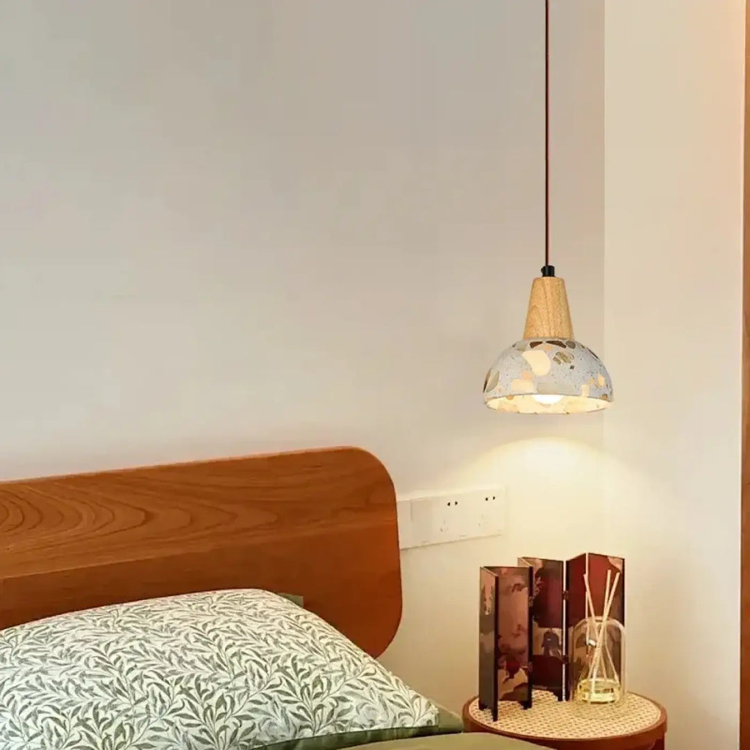 Suspension terrazzo et rotin style naturel pour salon

