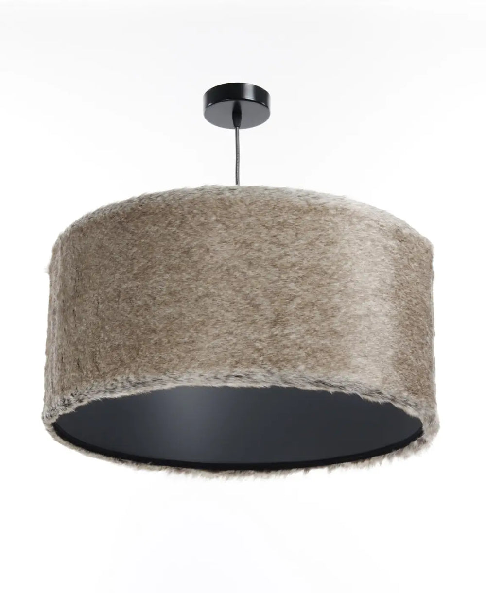 Suspension luminaire bear light en tissu beige avec extérieur en fausse fourrure texturée et intérieur noir élégant