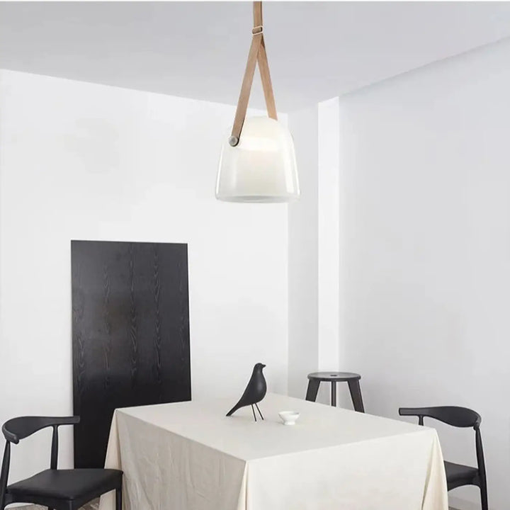 Suspension en verre fumé avec sangles en cuir élégant