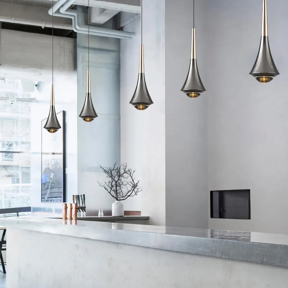 Suspension Métal Noir Forme Trompette Design Moderne Élégante