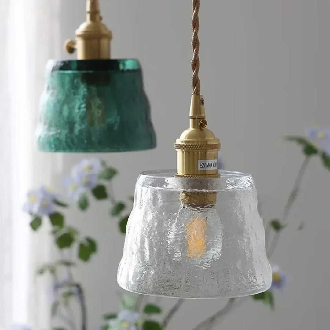 Suspension lumineuse nais en verre texturé avec finition laiton et cordon torsadé design rétro vintage