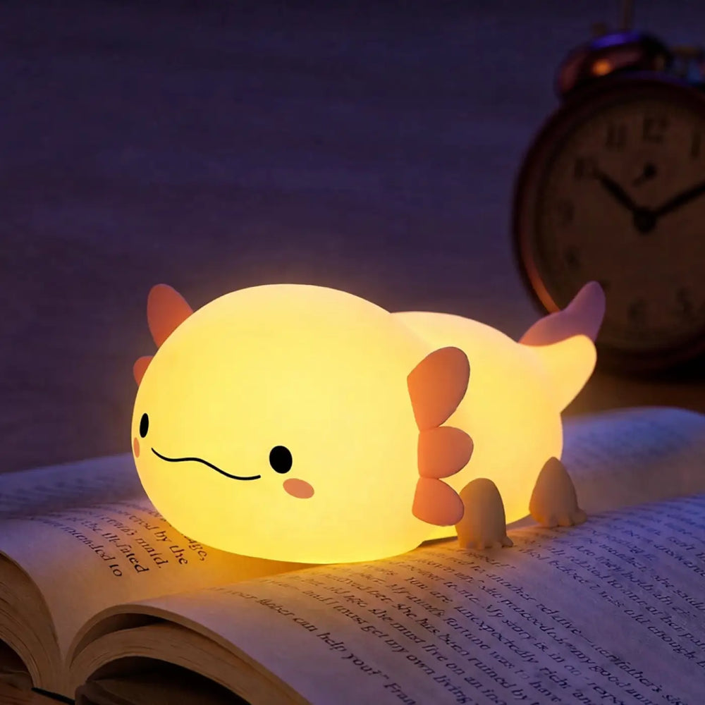 Veilleuse animalière lumineuse louna en forme daxolotl jaune doux à branchies et pieds orange pour une ambiance cosy