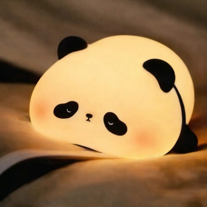Veilleuse animalière lumineuse louna en forme de panda avec une lumière douce pour une ambiance cosy noir et blanc