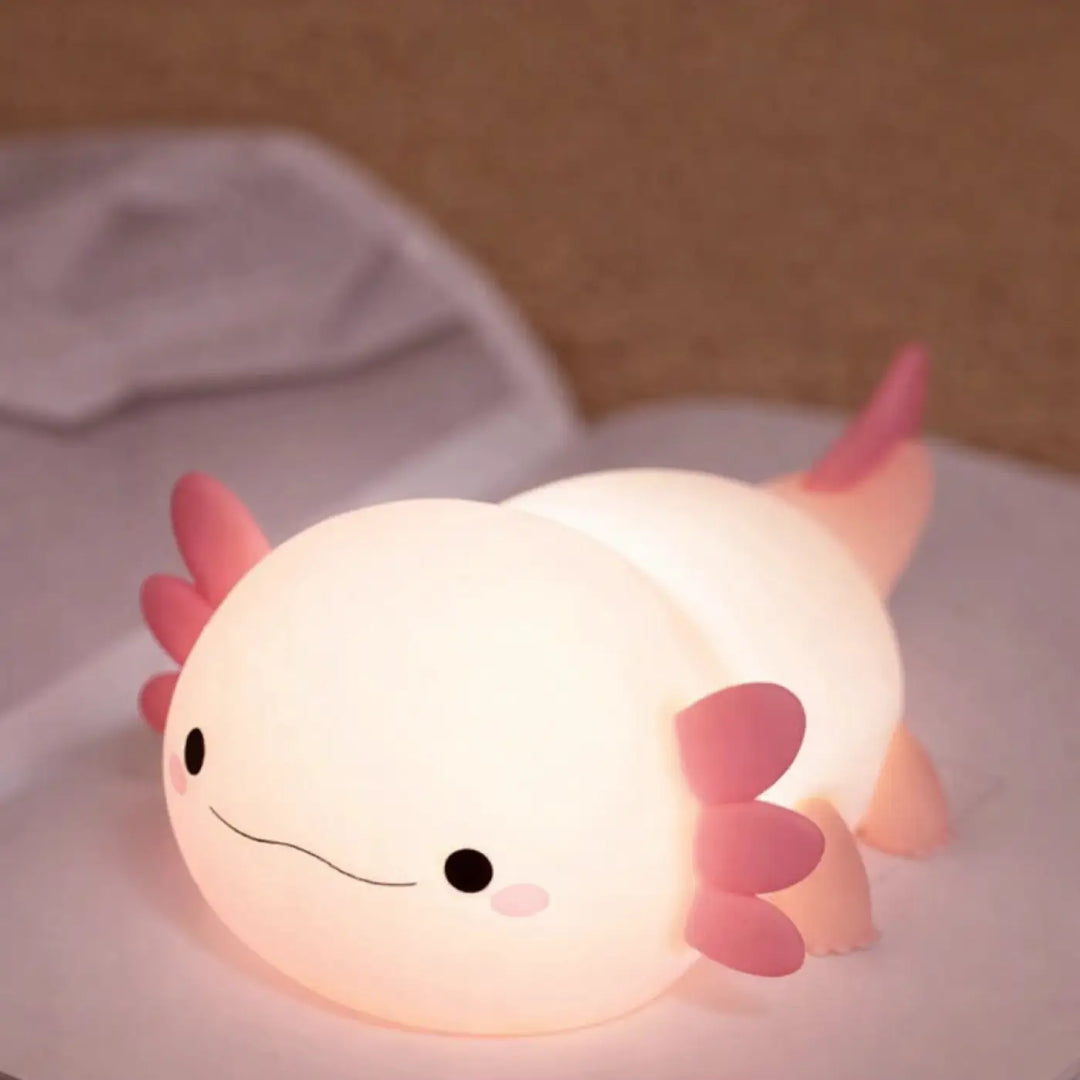 Veilleuse animalière lumineuse louna en forme daxolotl blanc avec branchies et nageoires roses pour une ambiance cosy