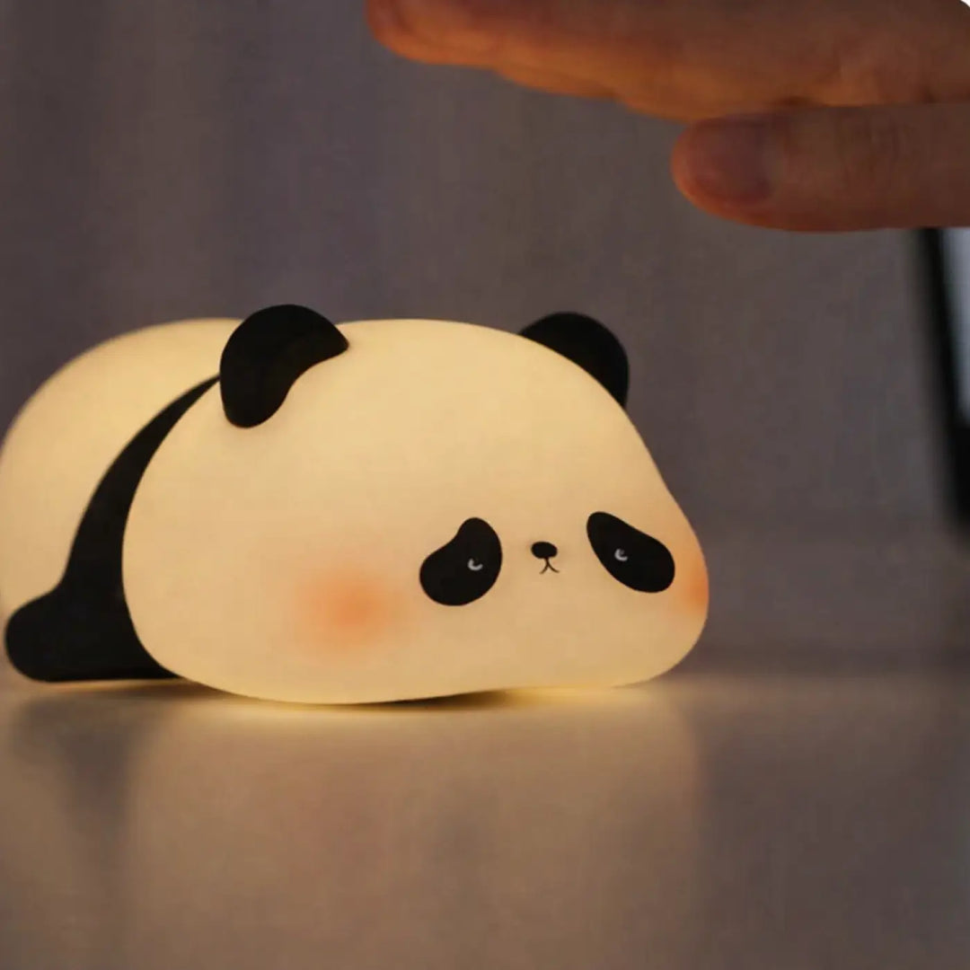 Veilleuse animalière lumineuse louna en forme de panda avec un doux éclat noir et blanc pour une ambiance cosy