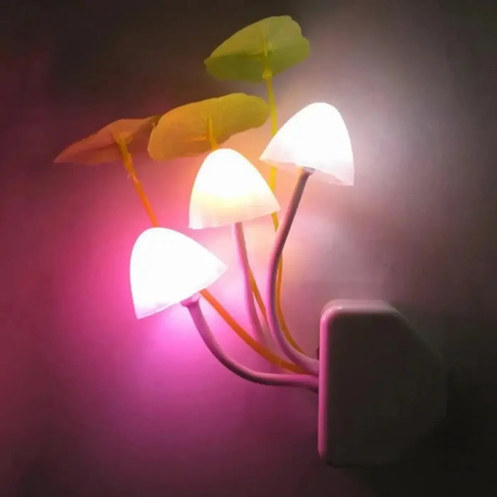 Veilleuse champignon led vouni avec chapeaux translucides blancs et sommets feuillus multicolores branchée au mur
