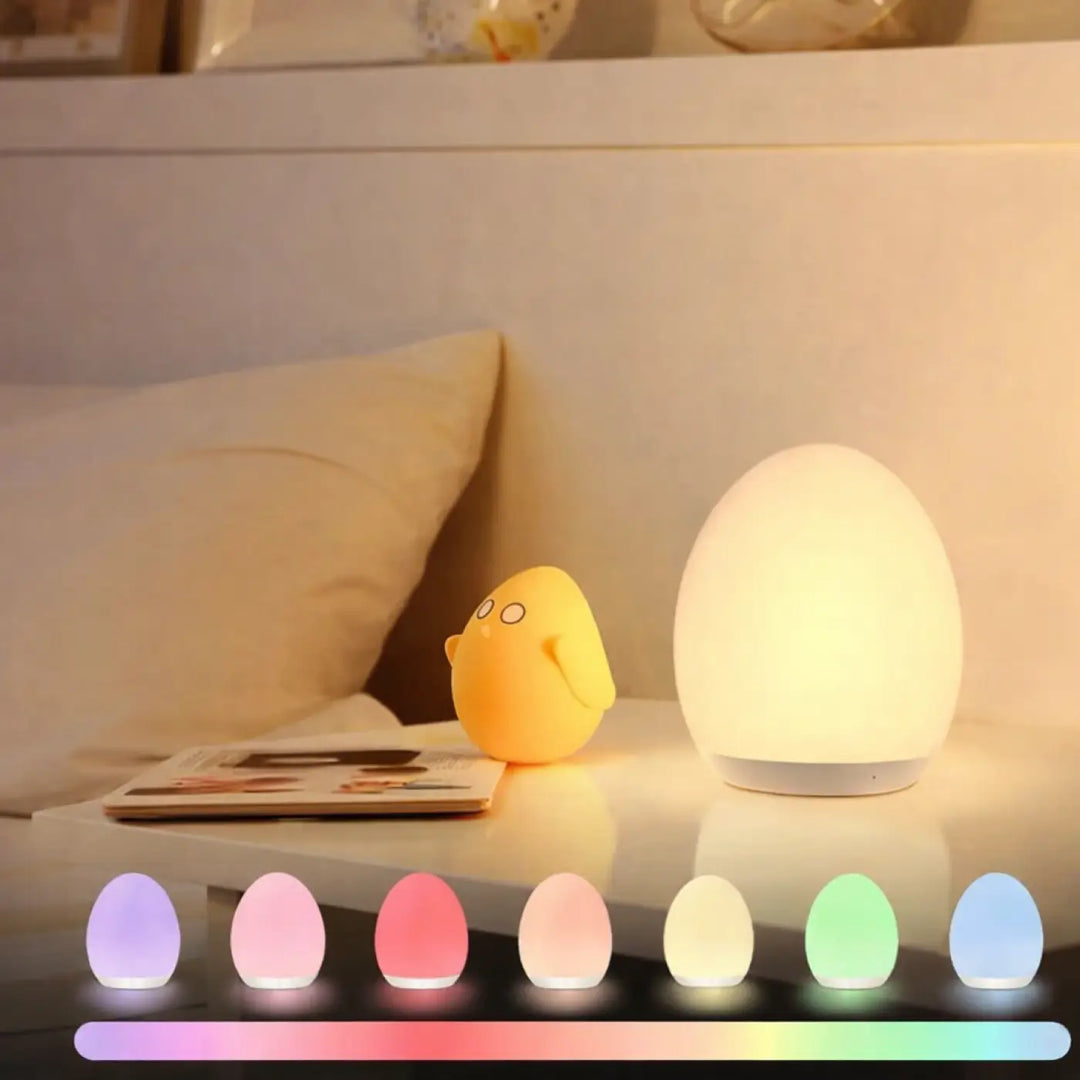 Veilleuse nomade en silicone blanc mat avec base grise subtile design minimaliste veilleuse cosy lumière douce