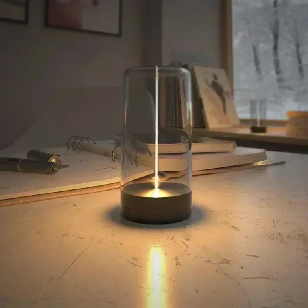 Veilleuse épurée veilleuse wiriah en verre cylindrique avec base métallique foncée et lumière douce pour chambre à coucher