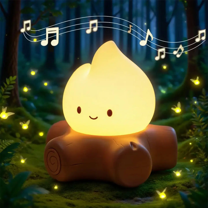 Veilleuse camp cosy en forme de flamme jaune orangé avec visage souriant sur base en bois pour ambiance chaleureuse d’un feu