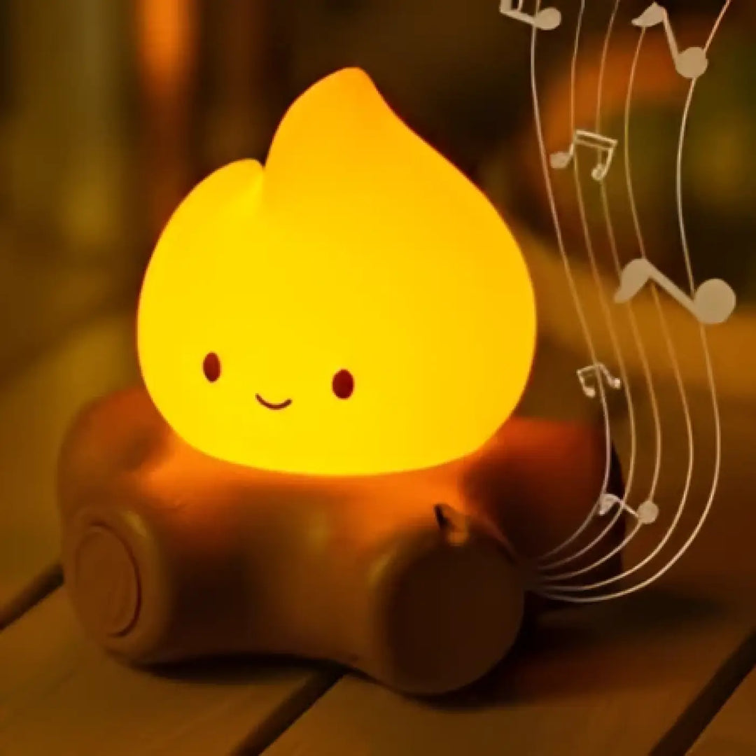 Veilleuse camp jaune en forme de caca souriant avec notes musicales pour une ambiance chaleureuse d’un feu cosy