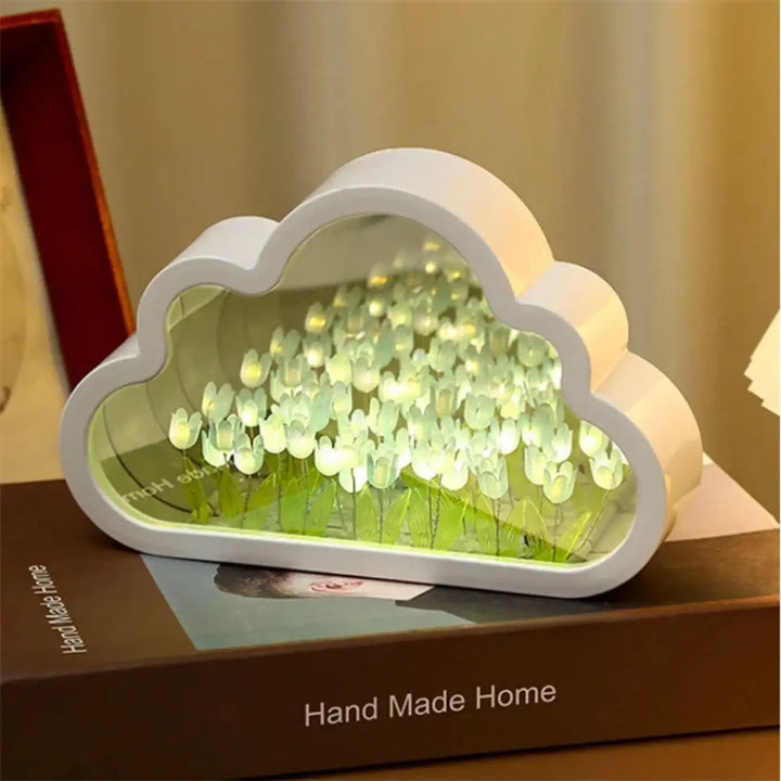 Veilleuse tulipa nuage led blanc avec tulipes vertes illuminées dans enceinte en verre pour décoration intérieure design moderne