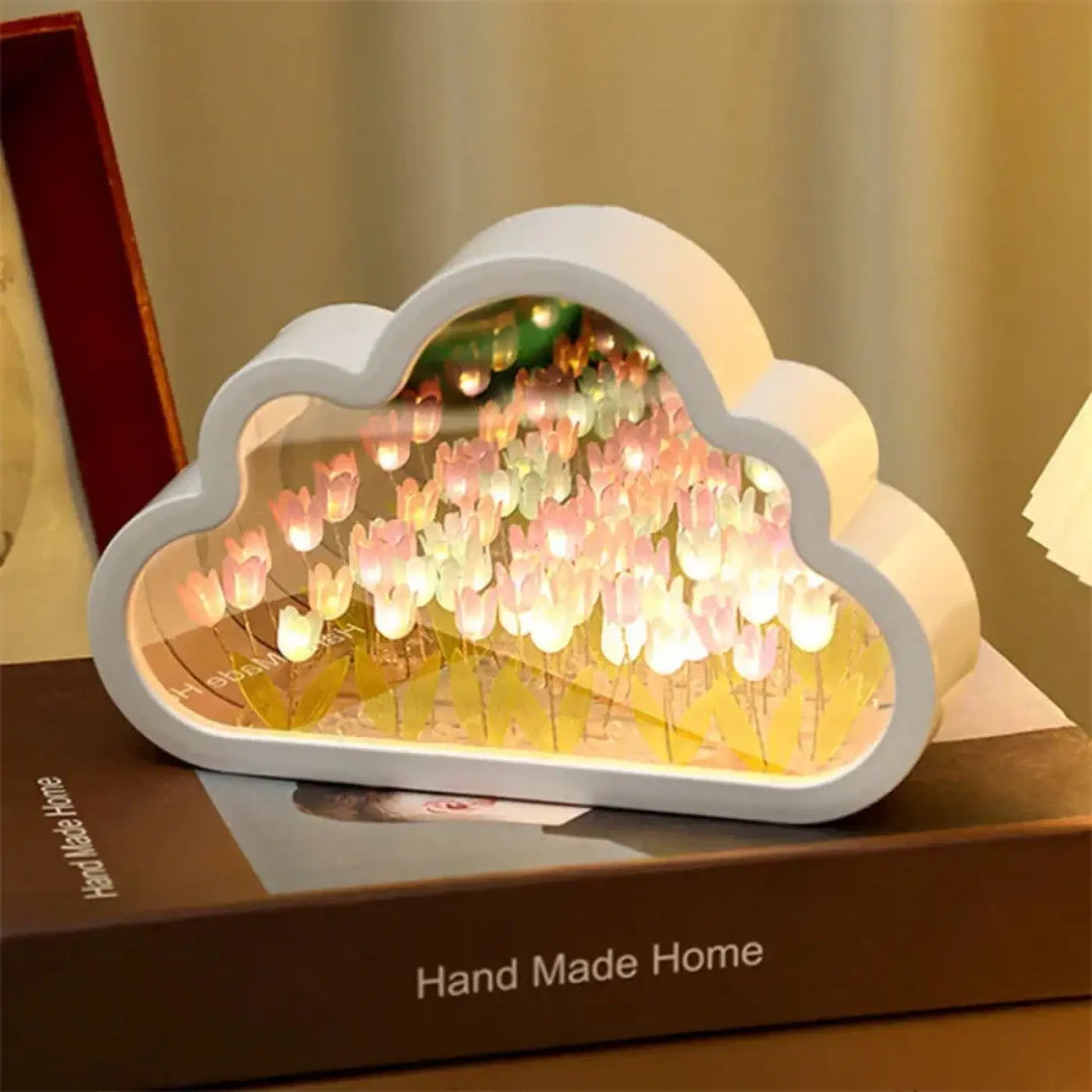 Veilleuse nuage led blanche avec tulipes roses et jaunes éclairées pour décoration intérieure design moderne