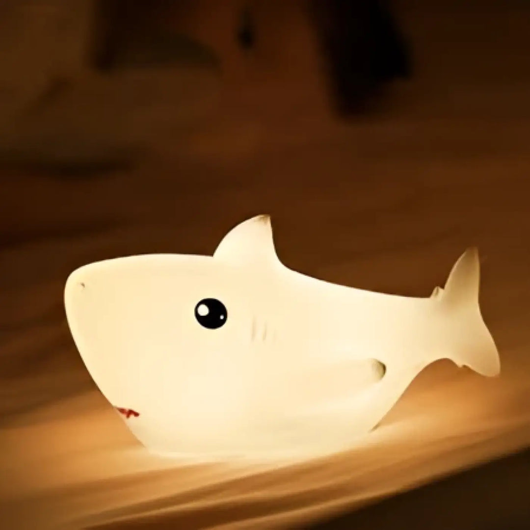 Veilleuse sharky en forme de requin blanc doux avec lumière douce et yeux lumineux sert également dobjet décoratif
