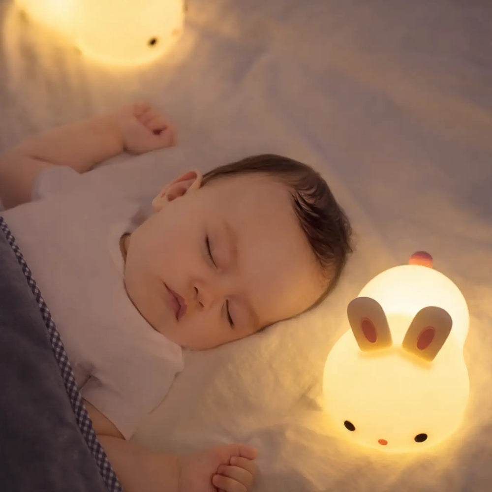 Veilleuse lapin souple blanche douce et lumineuse en forme de lapin avec nez rouge pour ambiance apaisante