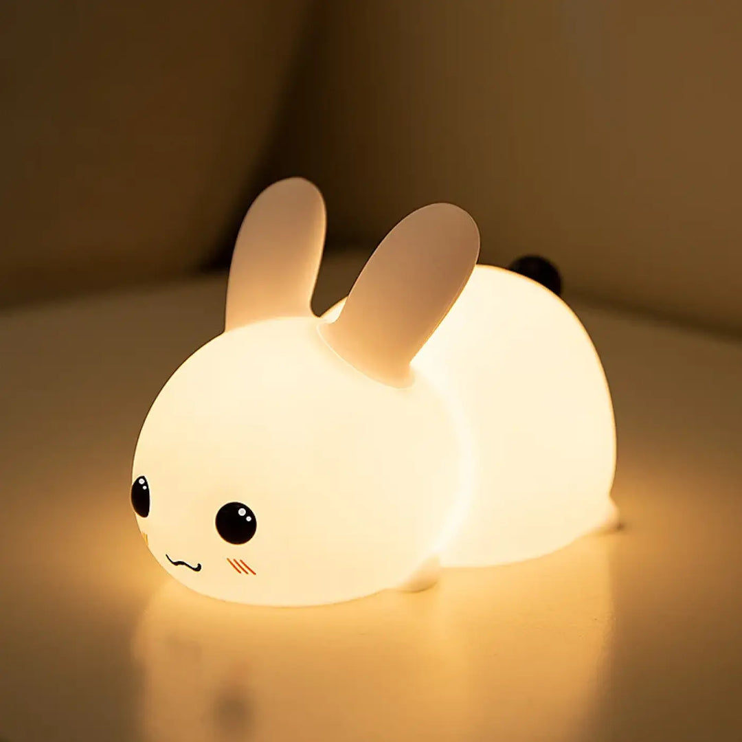 Veilleuse lapin blanche douce en forme de lapin avec yeux noirs et sourire subtil pour chambre d’enfant aux enfants