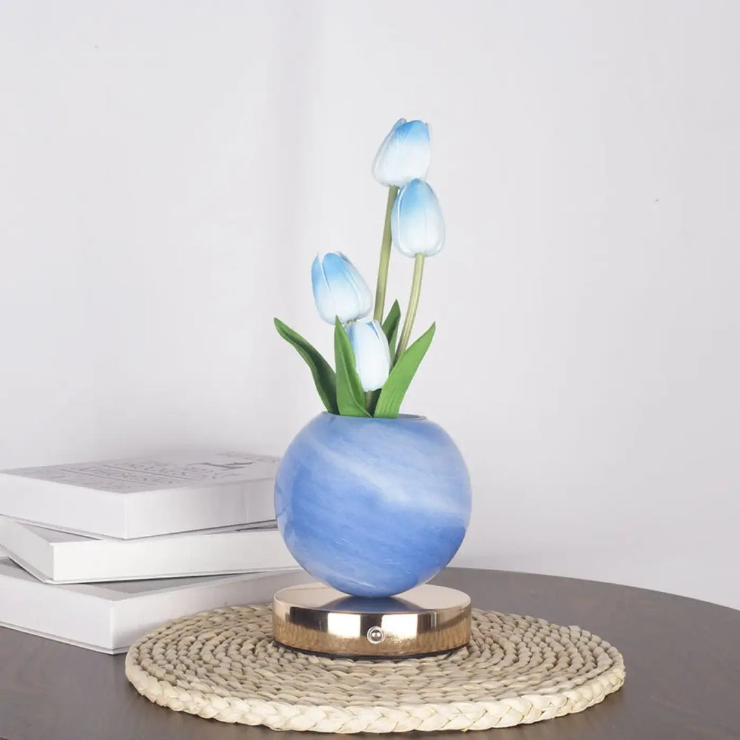 Lampe de table tulyna avec vase sphérique effet marbre bleu et base magnétique dorée, source de lumière avec tulipes bleu clair