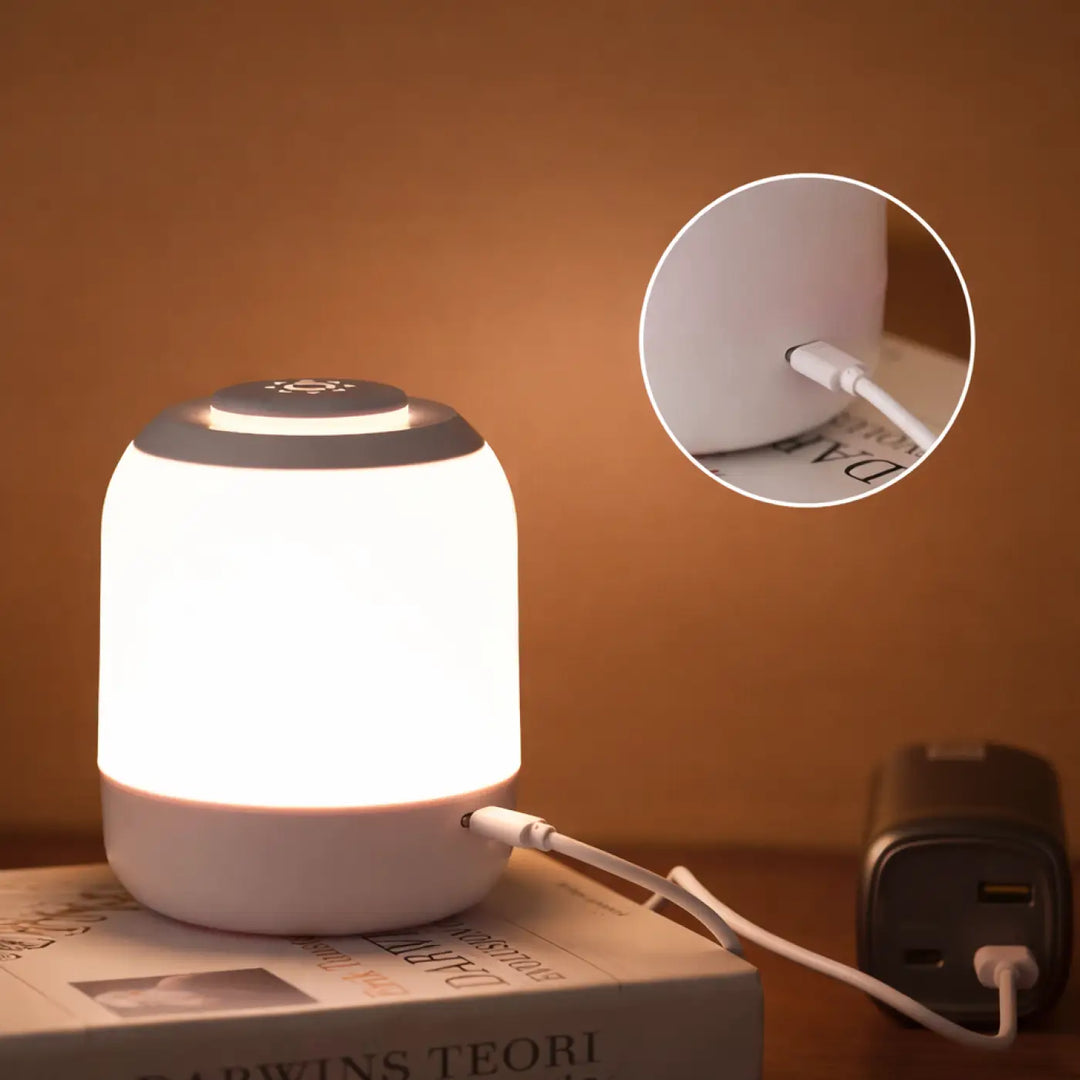 Veilleuse lumineuse lumina cylindrique blanche avec finition mate et douce devient idéale pour réveils nocturnes