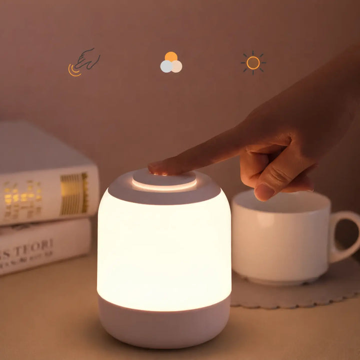 Veilleuse lumineuse blanche cylindrique en finition mate douce devient idéale pour les réveils nocturnes tactile lumina