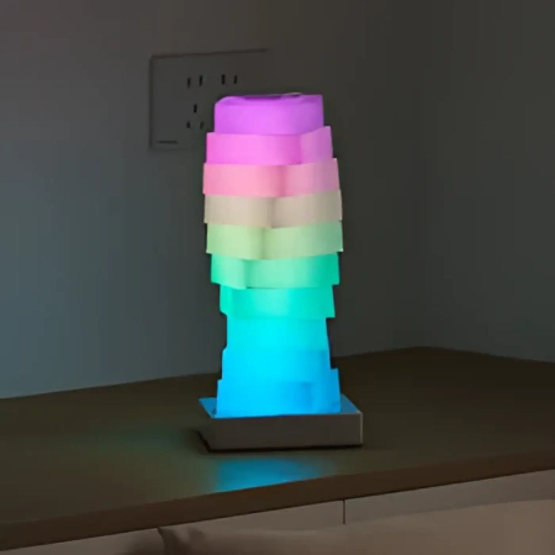 Veilleuse moderne aries avec design pixelisé multi-niveaux émettant une lumière apaisante arc-en-ciel vibrante