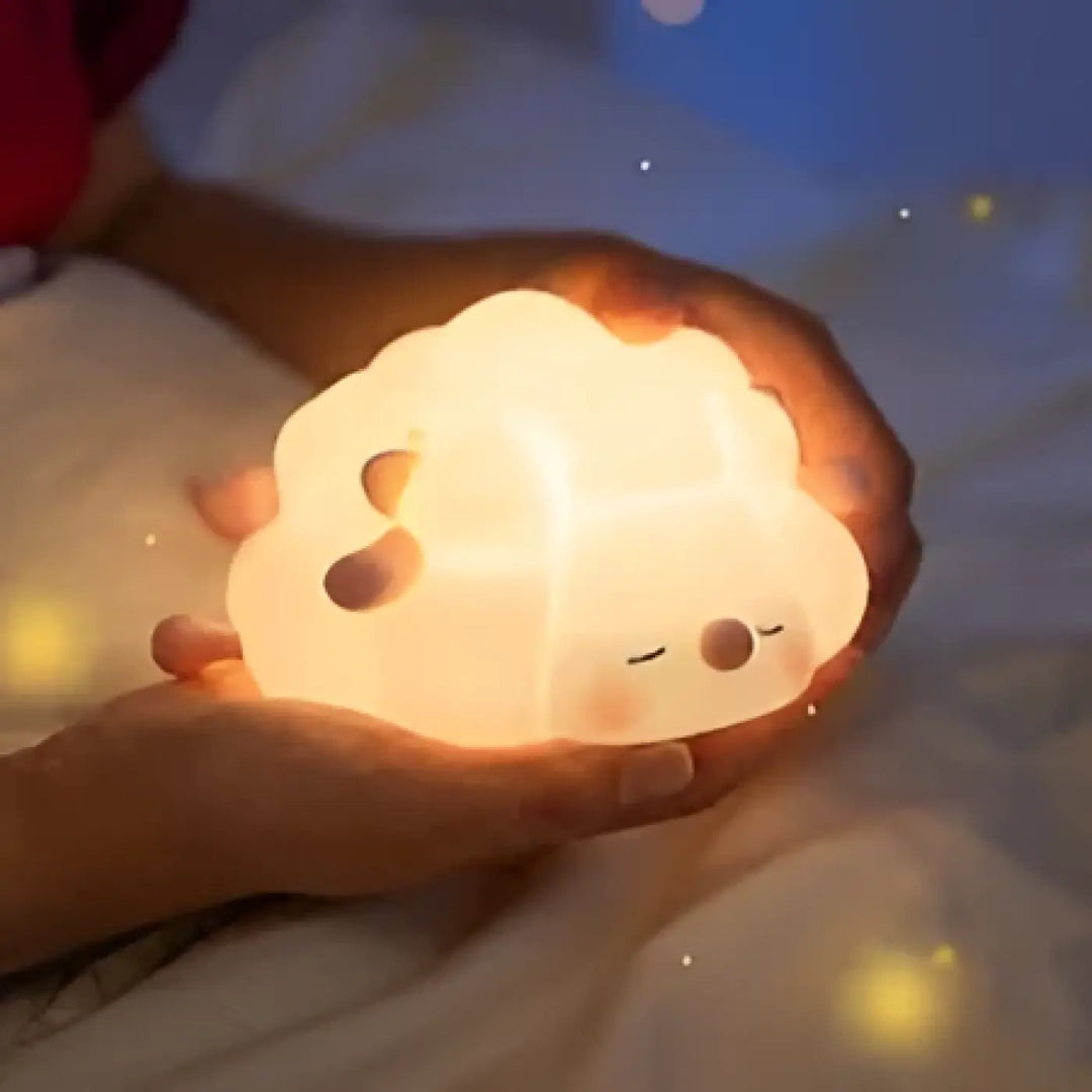 Veilleuse cheepy en forme de nuage blanc doux avec lumière douce et présence lumineuse pour ambiance apaisante