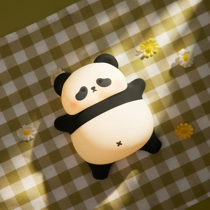 Veilleuse panda pandou en silicone noir et blanc avec lumière douce et détails brodés pour l’univers déco enfantin