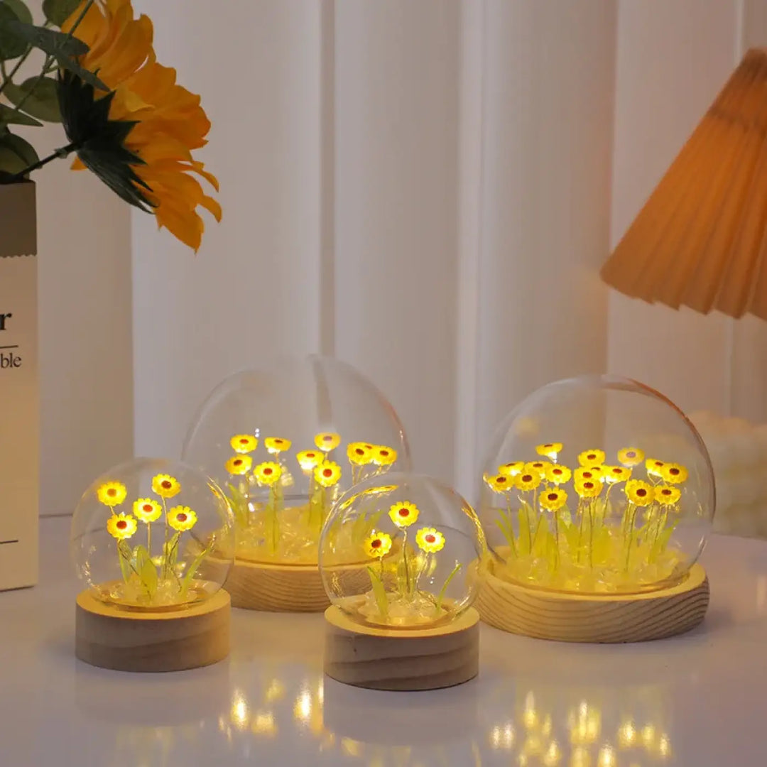 Veilleuse helios en verre transparent avec tournesol jaune lumineux et socle en bois naturel décorative