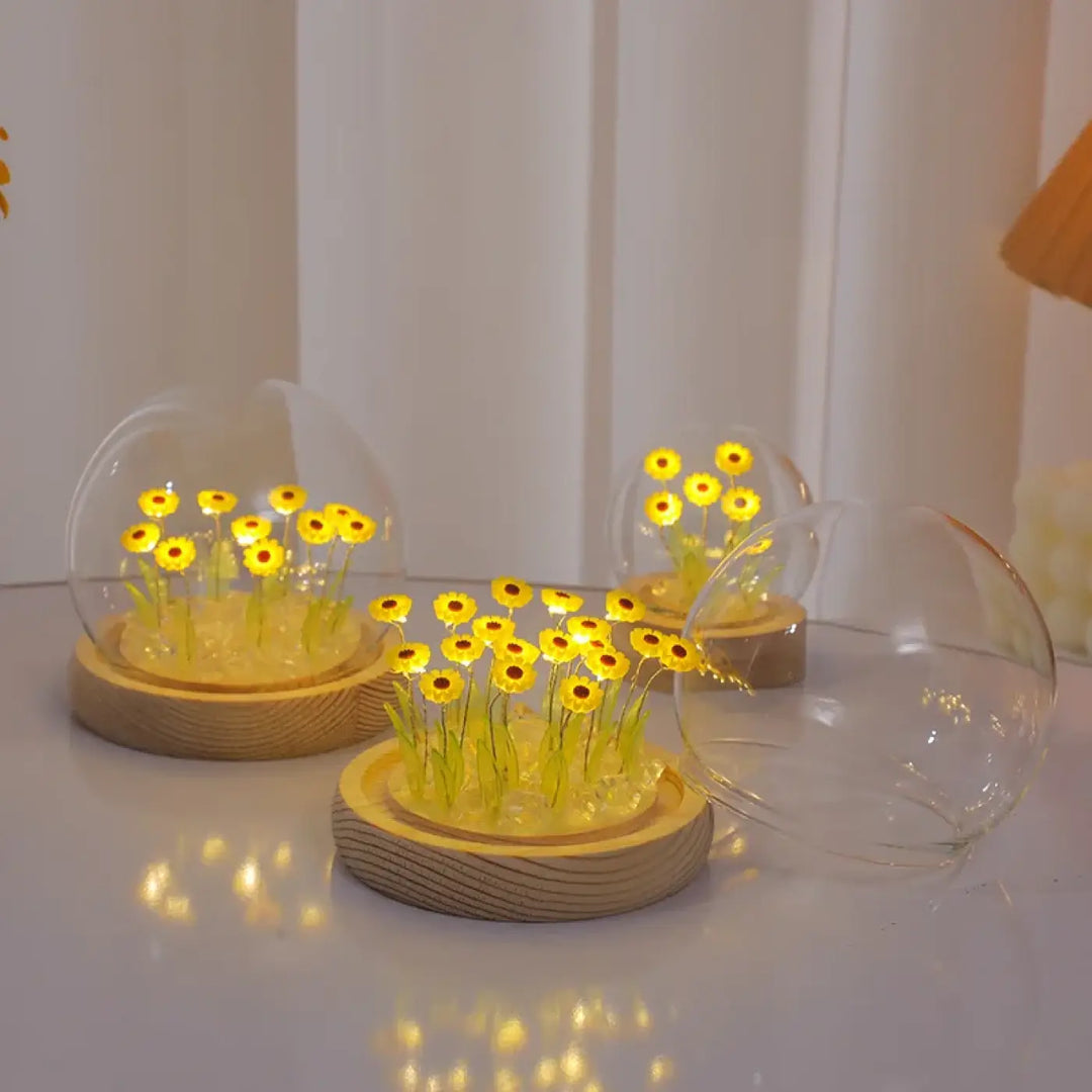 Veilleuse tournesol décorative helios avec dôme en verre clair et fleurs led jaunes sur socle en bois